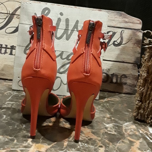 Pumps - Picture 2 of 5